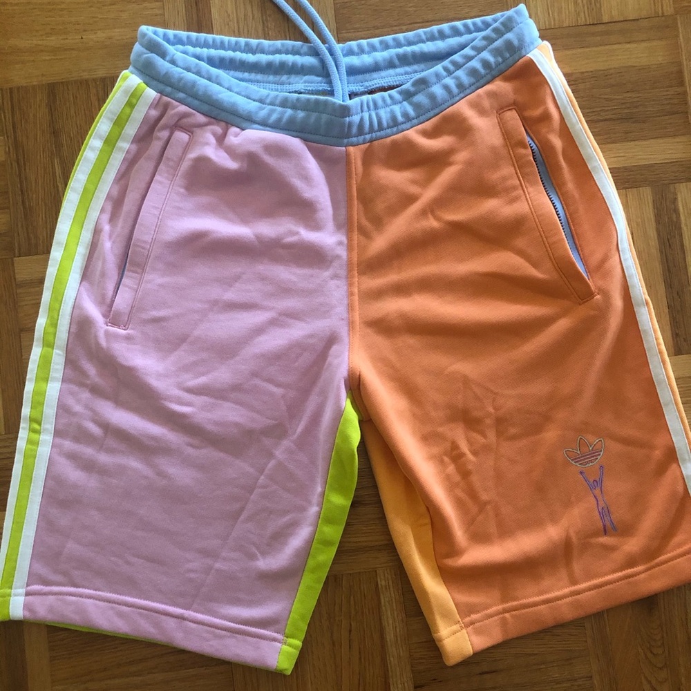 Adidas LOVE UNITES shorts❤️🧡💛💙💚💜